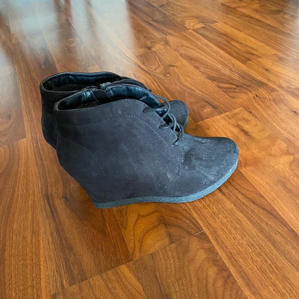 Black wedge lace-up booties